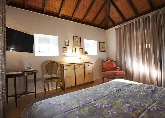 卡萨达诺拉酒店 3* 莱里亚